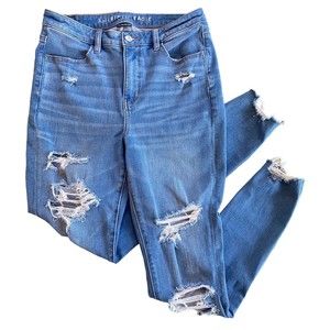 American Eagle The dream Jean super hi-rise distressed size 8R Sexy Comfort